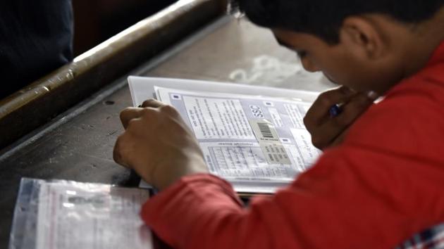 Class 10 students in Mumbai score lower than those across the state.(HT Photo)