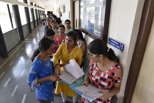 Till now, out of 75,961 who had applied for admissions in thee FYJC process, only 36,924 students have confirmed admissions so far, leaving 39,037 students still without a college admission. (HT File Photo) Till now, out of 75,961 who had applied for admissions in thee FYJC process, only 36,924 students have confirmed admissions so far, leaving 39,037 students still without a college admission. (HT File Photo)