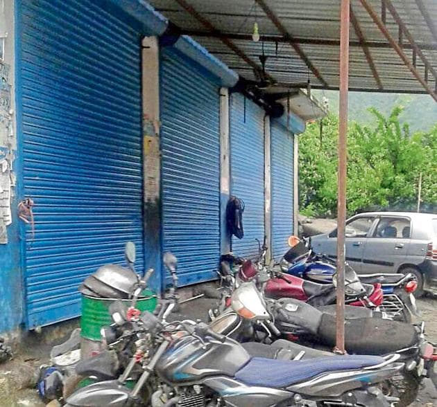 Two Muslims opened their hair-dressing shops at Ghansali town in Uttarakhand’s Tehri Garhwal district on Sunday, but they closed them again after some youths threatened them. The two Muslims fled Ghansali for their homes in Bijnour district of Uttar Pradesh.(HT Photo)