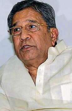 Former BJP leader and MLA Ghanshyam Tiwari, who recently floated Bharat Vahini Party (BVP), is now in talks with some MLAs and small parties for forging an alliance.(HT)