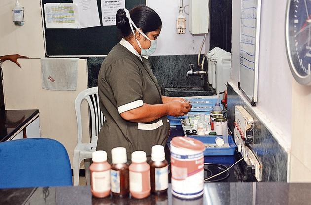 Small hospitals across the city have been accused of hiring under-qualified or unregistered nurses. (Shankar Narayan/HT PHOTO) Small hospitals across the city have been accused of hiring under-qualified or unregistered nurses. (Shankar Narayan/HT PHOTO)