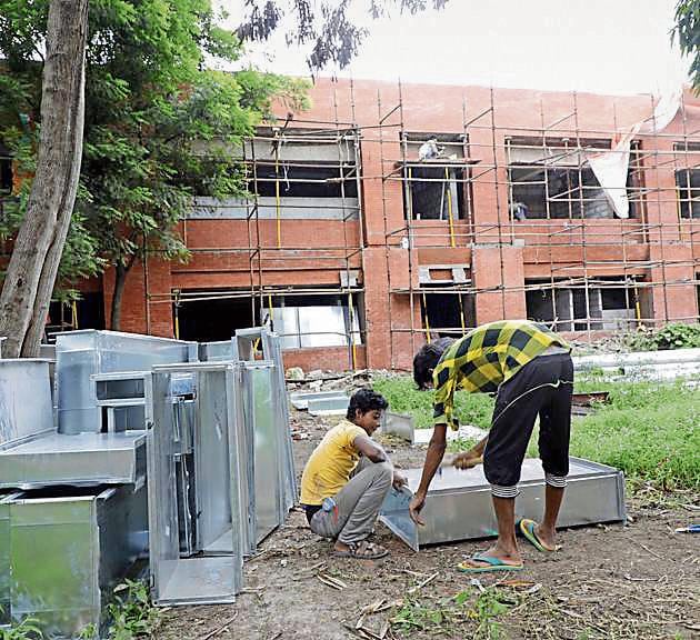 The federation has decided to build a new hospital with full-fledged amenities on the old facility premises in Bibvewadi. (Rahul Raut/HT PHOTO) The federation has decided to build a new hospital with full-fledged amenities on the old facility premises in Bibvewadi. (Rahul Raut/HT PHOTO)