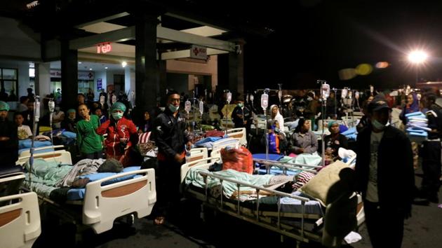 Patients are seen outside a hospital following a strong earthquake on nearby Lombok island, at a government hospital near Denpasar, Bali, Indonesia on August 5. (REUTERS) Patients are seen outside a hospital following a strong earthquake on nearby Lombok island, at a government hospital near Denpasar, Bali, Indonesia on August 5. (REUTERS)