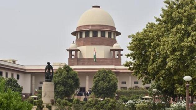 The oath was administered to the three judges by Chief Justice of India Dipak Misra in a packed courtroom in presence of all judges, law officers and advocates.(Sonu Mehta/HT File Photo)