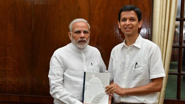 Mahesh Gotate, an alumnus of the Japanese department under the Institute of Foreign Languages of the Savitribai Phule Pune University, presented his research findings on the heavily polluted water bodies of Varanasi to Prime Minister Narendra Modi. (HT PHOTO) Mahesh Gotate, an alumnus of the Japanese department under the Institute of Foreign Languages of the Savitribai Phule Pune University, presented his research findings on the heavily polluted water bodies of Varanasi to Prime Minister Narendra Modi. (HT PHOTO)