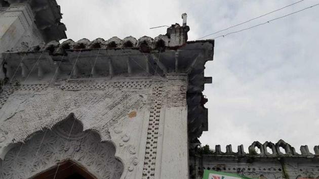 A part of the Chhota Imambada gate collapsed on Monday.(HT Photo)