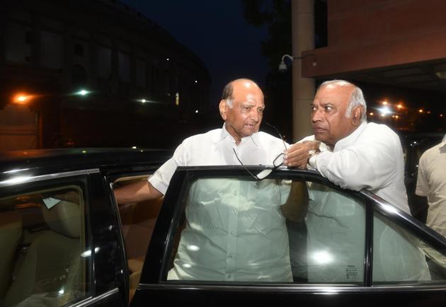NCP Leader Sharad Pawar with Congress party leader Mallikarjun Kharge. (HT PHOTO) NCP Leader Sharad Pawar with Congress party leader Mallikarjun Kharge. (HT PHOTO)