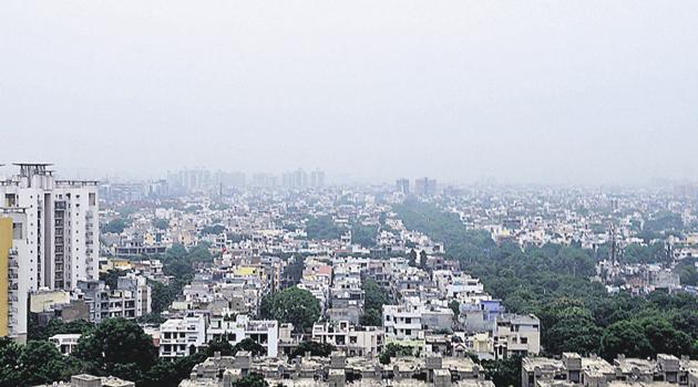 Aview of sector-31 near Delhi-Gurugram expressway, in Gurugram, on Monday, August 6, 2018. Experts blamed poor wind speed for higher concentration of pollutants in the city’s air. (Parveen Kumar/ HT Photo) Aview of sector-31 near Delhi-Gurugram expressway, in Gurugram, on Monday, August 6, 2018. Experts blamed poor wind speed for higher concentration of pollutants in the city’s air. (Parveen Kumar/ HT Photo)