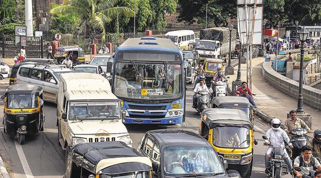 Traffic came to a standstill after a PMPML bus broke down in front of Shaniwarwada on Monday. (SANKET WANKHADE/HT PHOTO) Traffic came to a standstill after a PMPML bus broke down in front of Shaniwarwada on Monday. (SANKET WANKHADE/HT PHOTO)