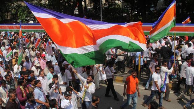 The workers led by former corporator Sandeep Deshpande argued they had valid entry tickets and carrying outside eatables was allowed by the state government.(File Photo)