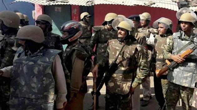Madhya Pradesh chief electoral officer VL Kantha Rao said there are over 80,000 non-bailable warrants in the state, which the police are going to deliver before the elections.(PTI/Picture for representation) Madhya Pradesh chief electoral officer VL Kantha Rao said there are over 80,000 non-bailable warrants in the state, which the police are going to deliver before the elections.(PTI/Picture for representation)