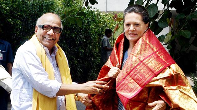 Karunanidhi presents a shawl to former Congress party president Sonia Gandhi in Delhi in 2006. The DMK patriarch trusted Sonia Gandhi and was instrumental in naming the United Progressive Alliance (UPA). Sonia also reciprocated Karunanidhi with respect. Be it selecting a candidate for the presidential election or on any other issue, he would be consulted first. (Ajay Aggarwal / HT Archive) Karunanidhi presents a shawl to former Congress party president Sonia Gandhi in Delhi in 2006. The DMK patriarch trusted Sonia Gandhi and was instrumental in naming the United Progressive Alliance (UPA). Sonia also reciprocated Karunanidhi with respect. Be it selecting a candidate for the presidential election or on any other issue, he would be consulted first. (Ajay Aggarwal / HT Archive)
