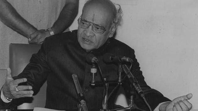 Former PM Narasimha Rao circumvented usual channels and sought advice on how the British PM’s private office is organised through the then London representative of the Confederation of Indian Industry, Mohit Sarobar.(File Photo)