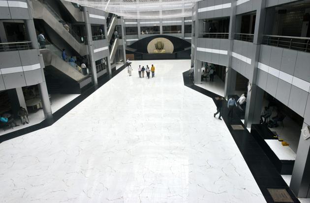 With only 37.28% attendance of Grade C and D employees, Mantralaya wore a deserted look on Tuesday. (Anshuman Poyrekar/HT Photo) With only 37.28% attendance of Grade C and D employees, Mantralaya wore a deserted look on Tuesday. (Anshuman Poyrekar/HT Photo)