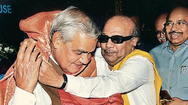 M Karunanidhi enjoyed a close relationship with former Prime Minister Atal Bihari Vajpayee.(HT Archives) M Karunanidhi enjoyed a close relationship with former Prime Minister Atal Bihari Vajpayee.(HT Archives)