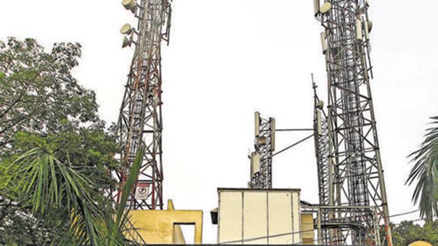 The proposal to regularise mobile towers was taken in the backdrop of reports of frequent call drop in the area.(HT File Photo) The proposal to regularise mobile towers was taken in the backdrop of reports of frequent call drop in the area.(HT File Photo)