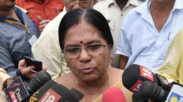 Social welfare minister Manju Verma addressing journalists in Patna.(HT Photo)