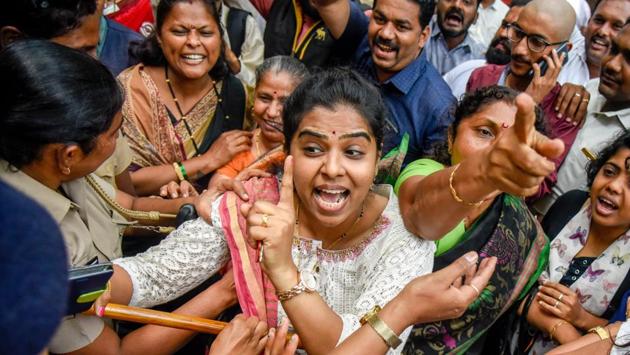 Organisers of Maratha protests in Maharashtra could not reach a consensus on Wednesday over the way to take their agitation for reservation to the community in government jobs forward. A group from the community has declared a one-day shutdown in Mumbai on August 9, after Sakal Maratha Samaj, an umbrella body, announced peaceful protests in the Maharashtra capital on the same day. (Sanket Wankhade / HT File) Organisers of Maratha protests in Maharashtra could not reach a consensus on Wednesday over the way to take their agitation for reservation to the community in government jobs forward. A group from the community has declared a one-day shutdown in Mumbai on August 9, after Sakal Maratha Samaj, an umbrella body, announced peaceful protests in the Maharashtra capital on the same day. (Sanket Wankhade / HT File)