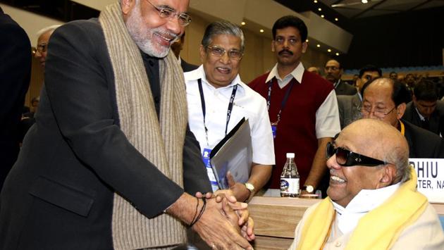 Karunanidhi shares a light moment with then Gujarat chief minister Narendra Modi during the 54th National Development Council meeting in New Delhi. The great survivor of Tamil Nadu politics was an eloquent orator, a Tamil writer of repute, indomitable publisher and all-weather political strategist. (Sunil Saxena / HT Archive) Karunanidhi shares a light moment with then Gujarat chief minister Narendra Modi during the 54th National Development Council meeting in New Delhi. The great survivor of Tamil Nadu politics was an eloquent orator, a Tamil writer of repute, indomitable publisher and all-weather political strategist. (Sunil Saxena / HT Archive)