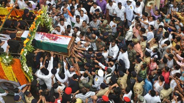 Thousands of people, including grieving family members and friends on Thursday received the mortal remains of Major Kaustubh P. Rane in Thane. He was among the four Army personnel killed in a gunfight with terrorists near the Line of Control (LoC) in Bandipura district of Jammu and Kashmir on Tuesday. (Satyabrata Tripathy / HT Photo) Thousands of people, including grieving family members and friends on Thursday received the mortal remains of Major Kaustubh P. Rane in Thane. He was among the four Army personnel killed in a gunfight with terrorists near the Line of Control (LoC) in Bandipura district of Jammu and Kashmir on Tuesday. (Satyabrata Tripathy / HT Photo)