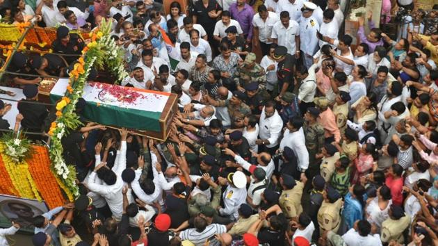 Major Kaustubh Rane’s funeral procession in Mumbai. (Satyabrata Tripathy/ HT Photo) Major Kaustubh Rane’s funeral procession in Mumbai. (Satyabrata Tripathy/ HT Photo)