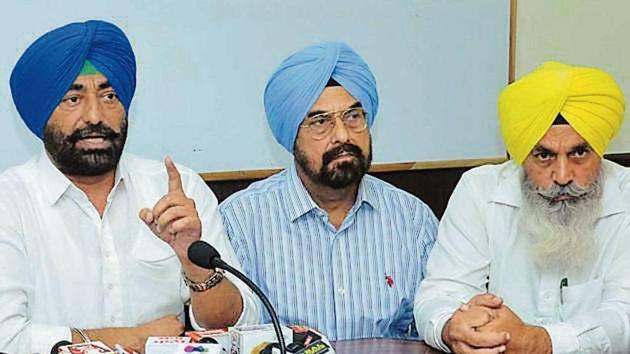 Aam Aadmi Party leaders Sukhpal Khaira and Kanwar Sandhu during a press conference in Chandigarh on Wednesday.(HT Photo)