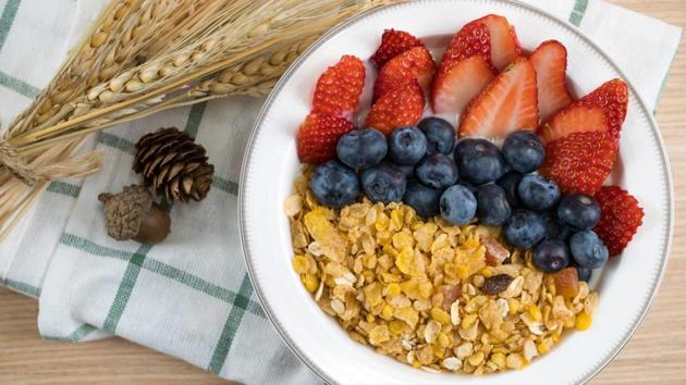 Fruits such as strawberry, raspberry, blackberry are low on sugar and calories. These can be a good option to snack on in between meals. Fruits such as strawberry, raspberry, blackberry are low on sugar and calories. These can be a good option to snack on in between meals.