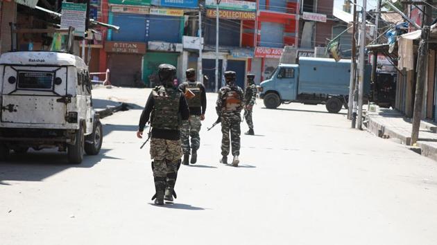 Paramilitary soldiers stand guard near the house in which militants were killed after gunfight in Anantnag some 55 kilometers south of Srinaga on 25 July 2018.(Representative Image/HT Photo)
