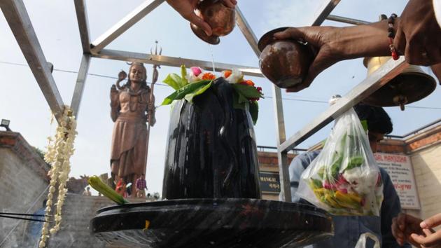 A Shivlinga was found desecrated in a temple in village Hasanpur in Shamli district on Wednesday following which devotees held protests over the incident, police said.(Representative Image/HT Photo)