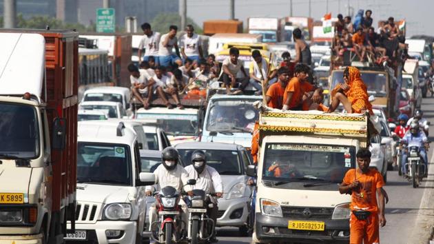 Traffic jam seen at Delhi- Gurugram expressway, near Rajiv Chowk in Gurugram as kanwarias make their way to pilgrimage sites, Wednesday, August 8, 2018. (Yogendra Kumar/HT PHOTO) Traffic jam seen at Delhi- Gurugram expressway, near Rajiv Chowk in Gurugram as kanwarias make their way to pilgrimage sites, Wednesday, August 8, 2018. (Yogendra Kumar/HT PHOTO)