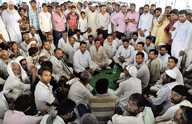 On Thursday, a mahapanchayat of 36 communities in Punhana sent a memorandum to Haryana chief minister Manohar Lal Khattar. (Parveen Kumar/HT Photo) On Thursday, a mahapanchayat of 36 communities in Punhana sent a memorandum to Haryana chief minister Manohar Lal Khattar. (Parveen Kumar/HT Photo)