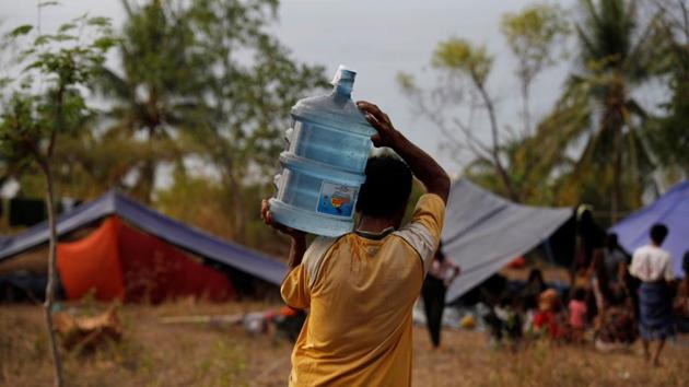 A villager worried about aftershocks and tsunami carries drinking water at an empty resort atop a hill in Senggigi beach. About 200 cars packed with food, medicine and basic supplies were sent to heavily impacted regions in the north and west, Agung Pramuja, a spokesman for Mataram mitigation disaster agency told AFP. Many evacuees said they were subsisting on a diet of instant noodles. (Beawiharta / REUTERS) A villager worried about aftershocks and tsunami carries drinking water at an empty resort atop a hill in Senggigi beach. About 200 cars packed with food, medicine and basic supplies were sent to heavily impacted regions in the north and west, Agung Pramuja, a spokesman for Mataram mitigation disaster agency told AFP. Many evacuees said they were subsisting on a diet of instant noodles. (Beawiharta / REUTERS)
