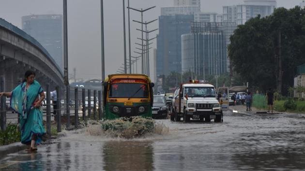 GMDA needs to build a stormwater drain that will address waterlogging on the Golf Course Road.(Yogesh Kumar/HT Photo)