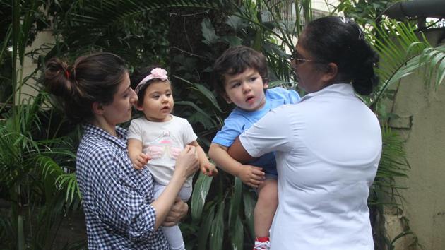 Watch how curious little Taimur Ali Khan is even as Inaaya is a picture of innocence. (Viral Bhayani) Watch how curious little Taimur Ali Khan is even as Inaaya is a picture of innocence. (Viral Bhayani)