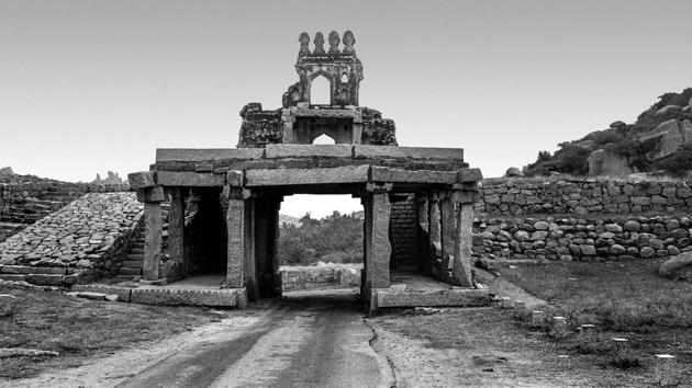 This exhibition of photographs by Rajib De provides the visual binary of a great Indian city (Hampi) of the sleeping past and a future city waking into shape. No city is an isolated island in the stream of history. (Rajib De) This exhibition of photographs by Rajib De provides the visual binary of a great Indian city (Hampi) of the sleeping past and a future city waking into shape. No city is an isolated island in the stream of history. (Rajib De)