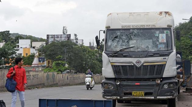 On Paud road, in a show of manpower and their apparent wrath, a group of protestors smashed the windshields of parked cars and trucks. (Pratham Gokhale/HT Photo) 