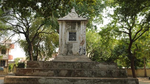 A view of the memorial dedicated to Major Jean Etienne, a native of Bordeaux in France, who served Begum Samru who ruled over Jharsa-Badshahpur pargana till her death in 1836, Gurugram, Haryana.(Parveen Kumar/ HT Photo)