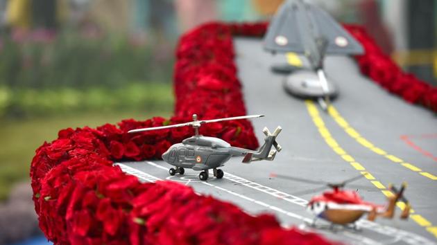 A replica of helicopter kept on display during the Independence Day Flower Show at Lalbagh Botanical garden in Bengaluru, Karnataka on August 04, 2018. The primary theme of the show on display till August 15,this year is Indian Armed Forces. (Arijit Sen / HT Photo) A replica of helicopter kept on display during the Independence Day Flower Show at Lalbagh Botanical garden in Bengaluru, Karnataka on August 04, 2018. The primary theme of the show on display till August 15,this year is Indian Armed Forces. (Arijit Sen / HT Photo)