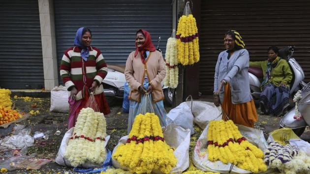 Vendors sell floral garlands at a wholesale market in Bangalore, Karnataka on August 09, 2018. (Aijaz Rahi / AP) Vendors sell floral garlands at a wholesale market in Bangalore, Karnataka on August 09, 2018. (Aijaz Rahi / AP)