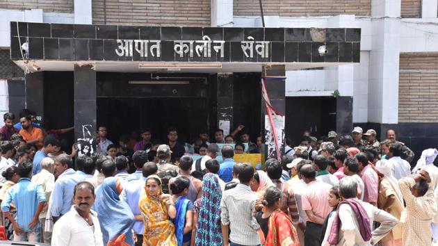 Patients waiting out side Emergency during doctors strike at NMCH in Patna on Wednesday. (Santosh/HT Photo)