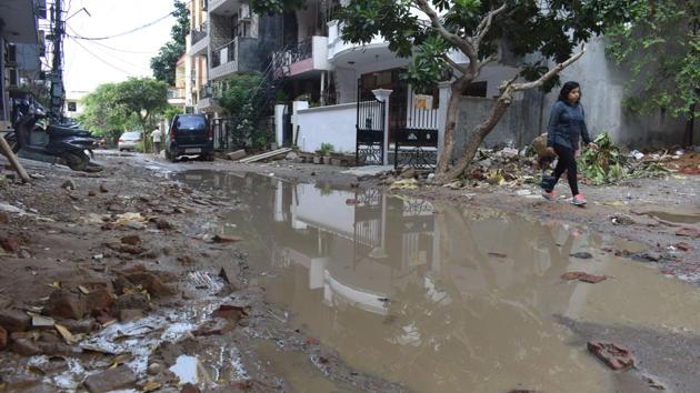 A damaged road atS block, DLF 3, in Gurugram, India, on Thursday, August 9, 2018. Residents said the developer made no attempts over the last 10 years to run repairs on broken roads in the area. (Yogesh Kumar/HT PHOTO) A damaged road atS block, DLF 3, in Gurugram, India, on Thursday, August 9, 2018. Residents said the developer made no attempts over the last 10 years to run repairs on broken roads in the area. (Yogesh Kumar/HT PHOTO)
