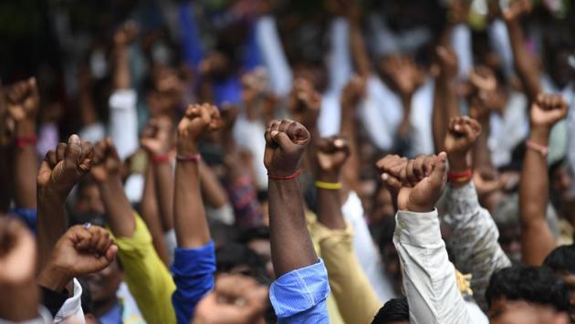 Dalit community members shout slogans during a protest in New Delhi on August 09, 2018. (Sajjad Hussain / AFP) Dalit community members shout slogans during a protest in New Delhi on August 09, 2018. (Sajjad Hussain / AFP)