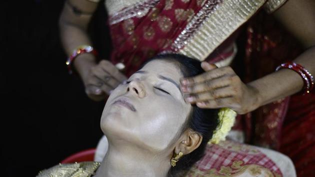 Sheetal Kumari is dressed and made up for her wedding. Jatav then made appeals to Yogi Adityanath, the Allahabad high court, the Prime Minsiter’s office and also announced his decision to move the Supreme Court. An active member of the Bahujan Samaj Party at the block level, he mobilised political support for his cause. Things finally moved in March when district administration called for a negotiation between Thakurs and Dalits. (Anushree Fadnavis / HT Photo) Sheetal Kumari is dressed and made up for her wedding. Jatav then made appeals to Yogi Adityanath, the Allahabad high court, the Prime Minsiter’s office and also announced his decision to move the Supreme Court. An active member of the Bahujan Samaj Party at the block level, he mobilised political support for his cause. Things finally moved in March when district administration called for a negotiation between Thakurs and Dalits. (Anushree Fadnavis / HT Photo)