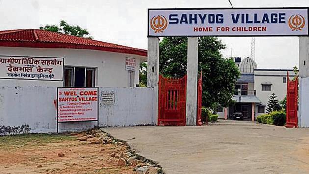 One of the two girls had called up the home superintendent last Wednesday to say that they were in Howrah. (HT Photo) One of the two girls had called up the home superintendent last Wednesday to say that they were in Howrah. (HT Photo)