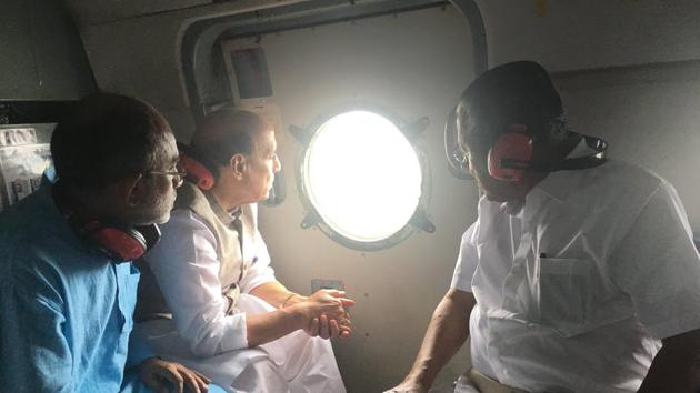 Home minister Rajnath Singh conducting an aerial-survey of flood-affected areas in Kerala.(Photo: @HMOIndia/Twitter) Home minister Rajnath Singh conducting an aerial-survey of flood-affected areas in Kerala.(Photo: @HMOIndia/Twitter)