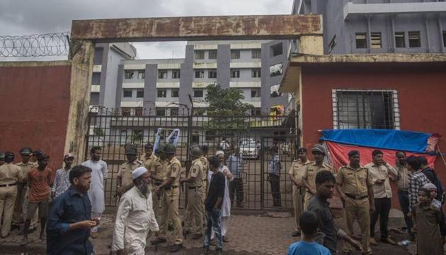 Police personnel have been posted at the Sanjay Nagar school in Govandi to prevent any untoward incident.(HT Photo)