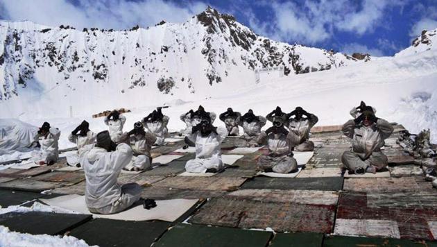 Army jawans perform yoga in Siachen. The Siachen Glacier in the Karakorum range is known as the highest militarised zone in the world where the soldiers have to battle frostbite and high winds.(PTI)