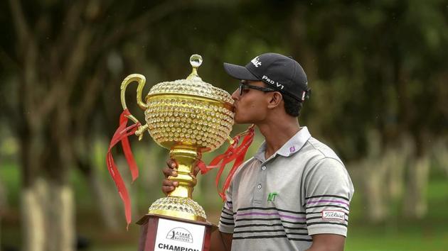 Bengaluru: Indian golfer Viraj Madappa kisses the trophy after winning of the Take Solutions Masters, Asian Tour Championship held at the Karnataka Golf Association in Bengaluru.(PTI)