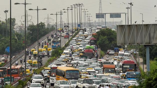 Traffic snarl at a flyover near Geeta Colony due to the full dress rehearsal of the 71st Independence Day at Red Fort in New Delhi. (Manvender Vashist / PTI)