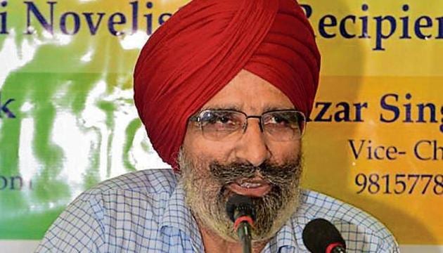 Writer Avtar Singh Billing during an event organised by Chandigarh Sahitya Akademi in Sector 36, Chandigarh. (HT Photo) Writer Avtar Singh Billing during an event organised by Chandigarh Sahitya Akademi in Sector 36, Chandigarh. (HT Photo)